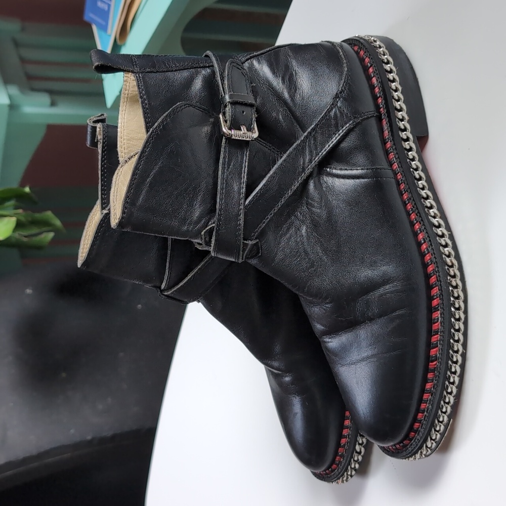 Louboutin Chelsea black leather ankle boots with chain, made in italy, size 39